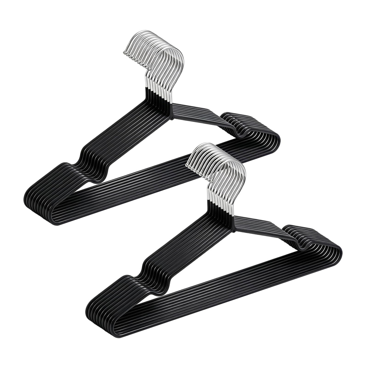 Amber Home 16-inch black rubber coated hanger with anti-slip finish ideal for jackets and blouses.