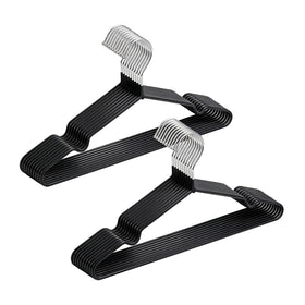 Amber Home 16-inch black rubber coated hanger with anti-slip finish ideal for jackets and blouses.