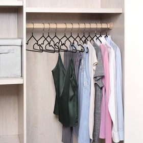 Bottom section of Amber Home hanger for pants and jeans keeps outfits aligned.