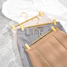 Amber Home rust-proof aluminum hanger designed for long-lasting closet use.
