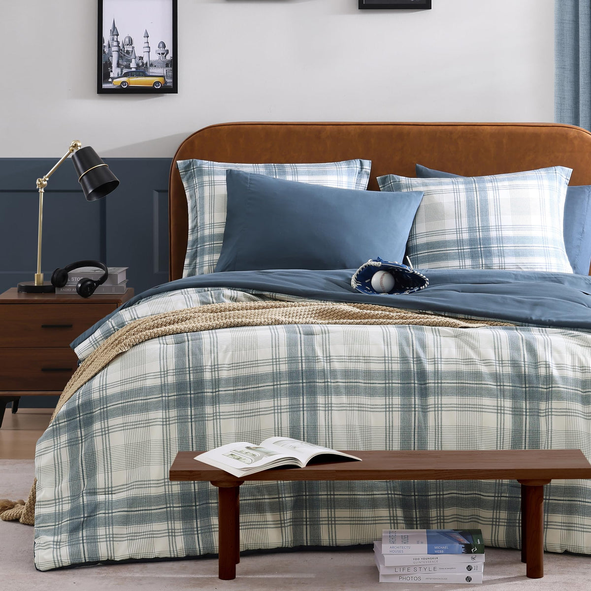 AMBERSPACE bed-in-a-bag includes sheets and pillow shams for easy dorm setup