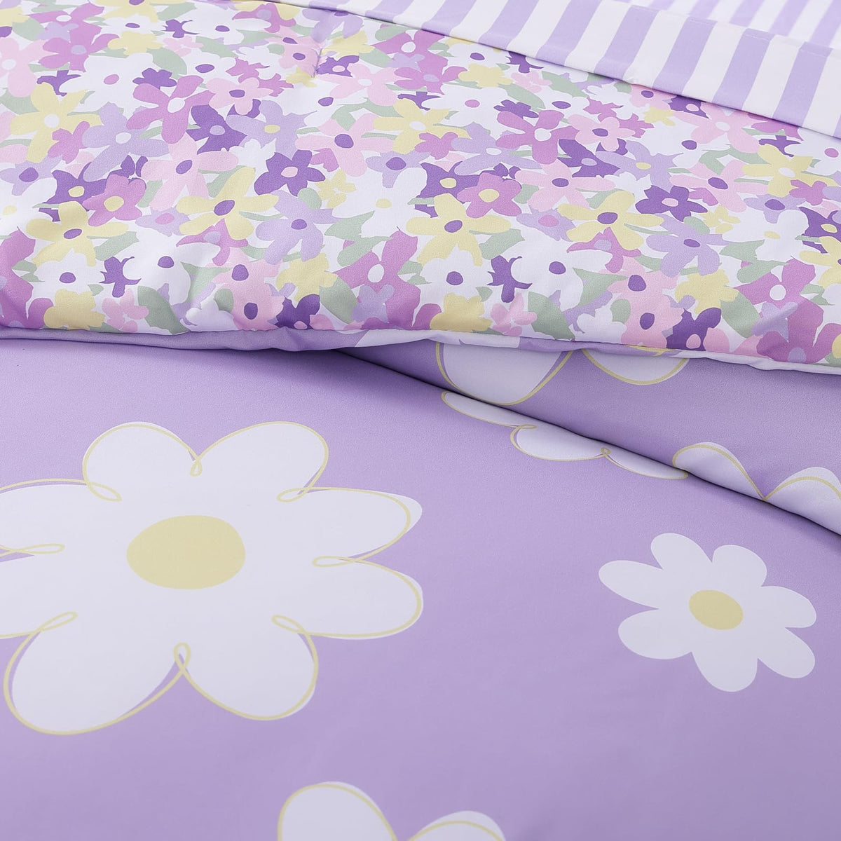 AMBERSPACE packaging image showing a 5 piece dorm bedding set