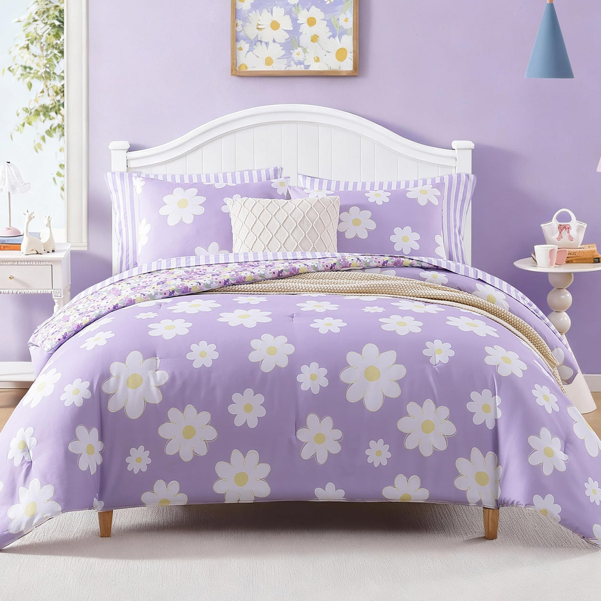 AMBERSPACE full-size comforter front with cheerful daisy design for kids