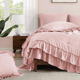 AMBERSPACE pillow cases 20x30 complete the set with a plush finish.