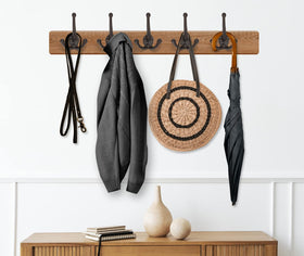 Ambipolar TriLeg wall hooks resist bending and maintain form over time.