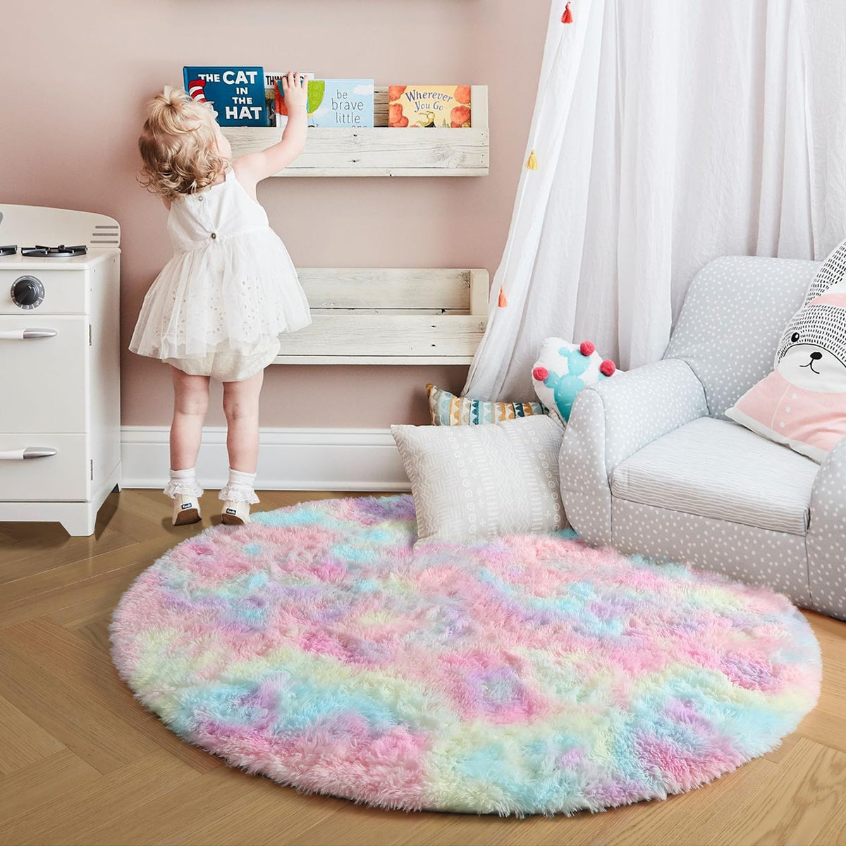 Amdrebio Rainbow Fluffy Round Rug creates a warm, comforting surface for kids.