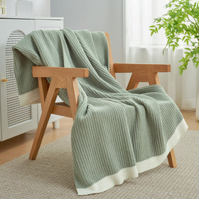 Amélie Home gift-ready chenille throw suitable for housewarmings and celebrations.
