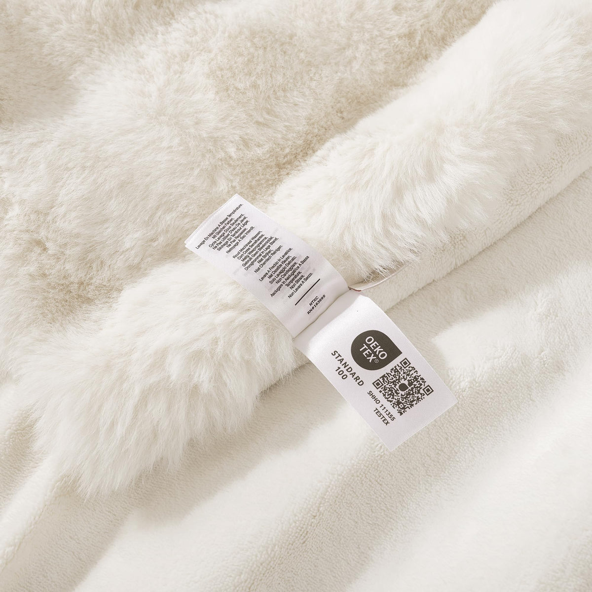 Amélie Home gift-ready packaging makes this throw a thoughtful present.