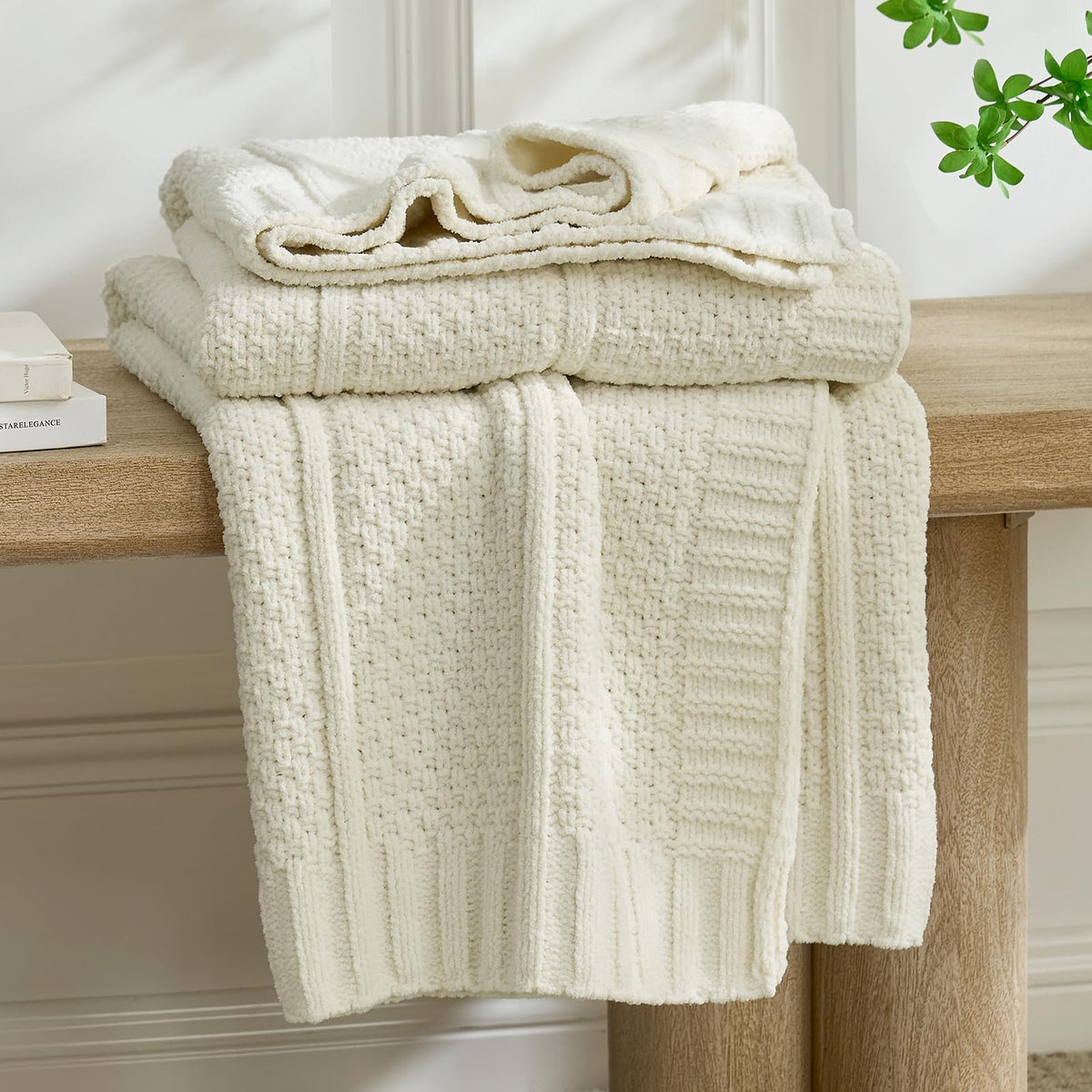 Amélie Home premium chenille throw closeup knit texture for a luxurious sofa look