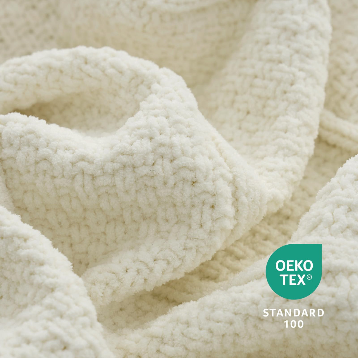 Amélie Home lightweight blanket ideal for travel and informal outdoor moments