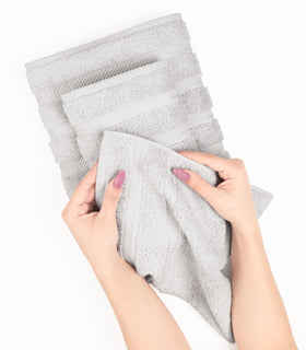American Soft Linen towel edge close-up reveals durable stitching.