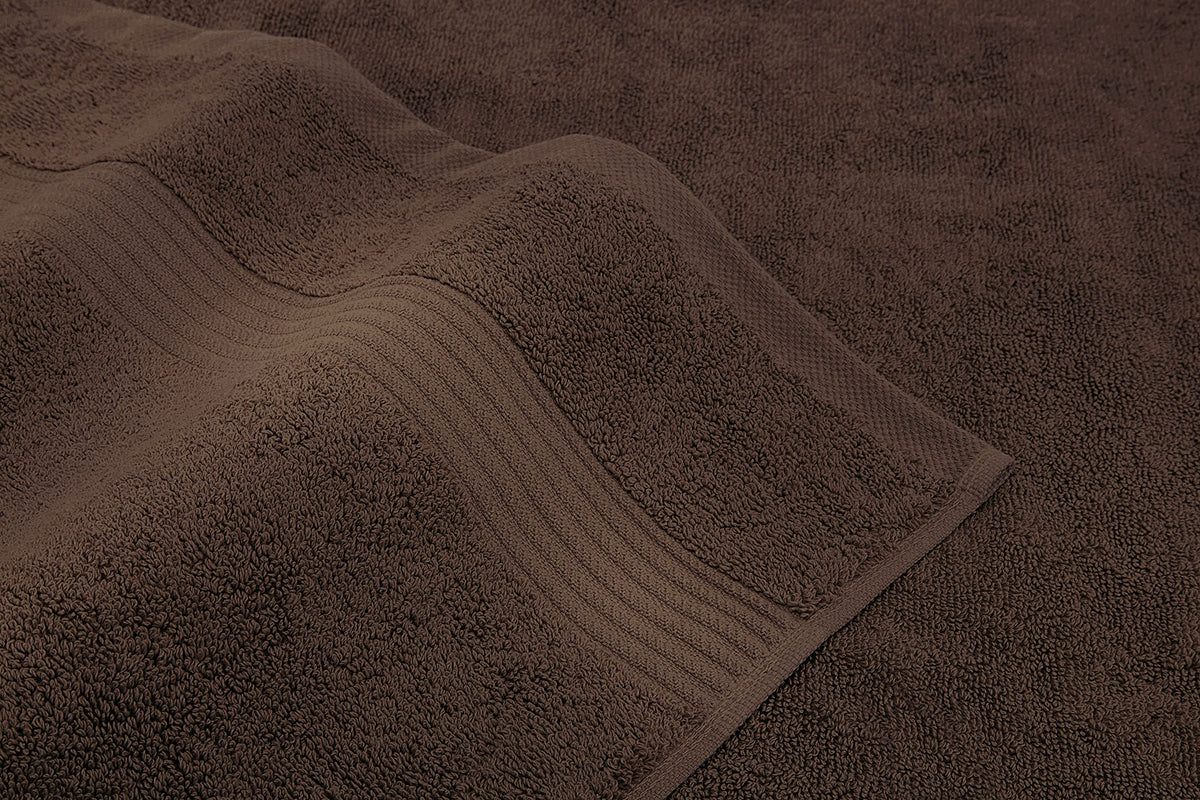 American Veteran Towel 600gsm heavy-weight towels show quick absorption and plush softness.