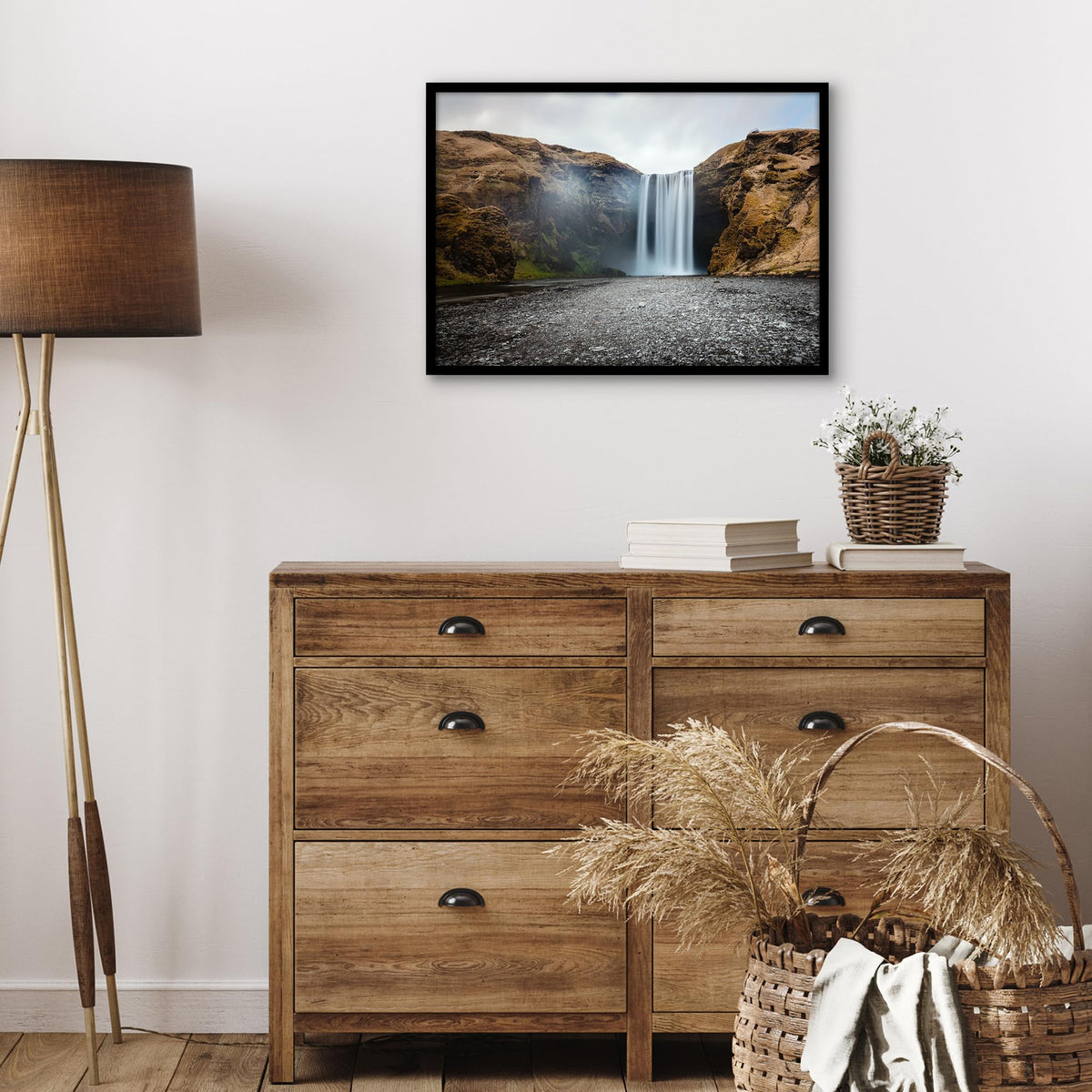 Americanflat backboard keeps posters secure and memories neatly displayed.
