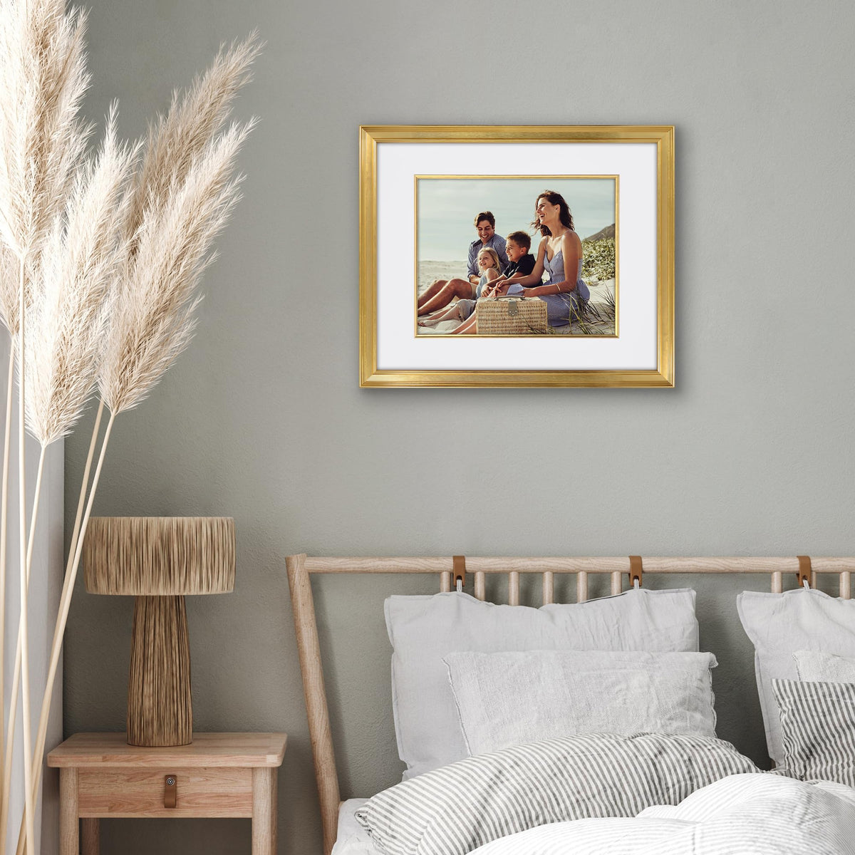 Americanflat Veranda includes hardware for vertical or horizontal mounting.