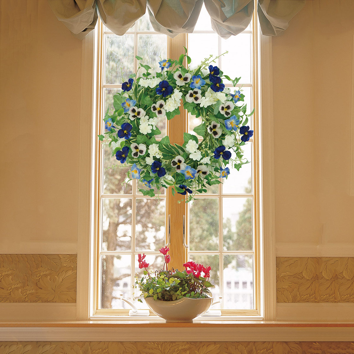 AMF0RESJ wreath arrives in a white gift box for gifting