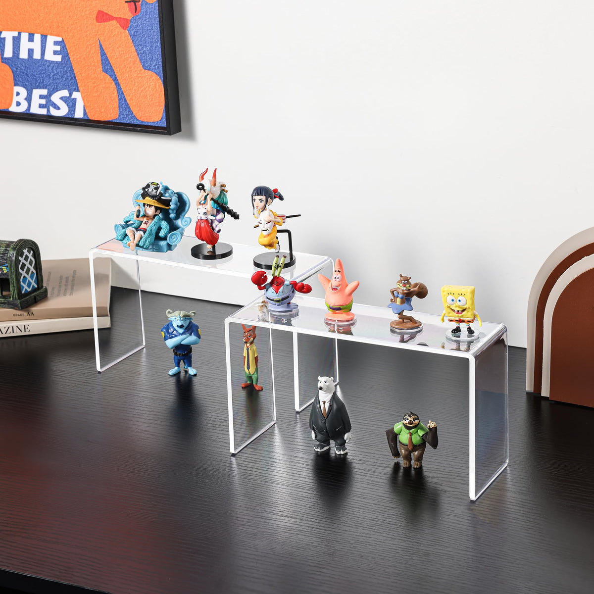 Aminigram display stand with non-slip pads keeps desserts and toys stable.