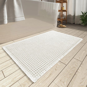 AMOAMI waffle bath mat close-up showcases absorption and plush texture for quick drying