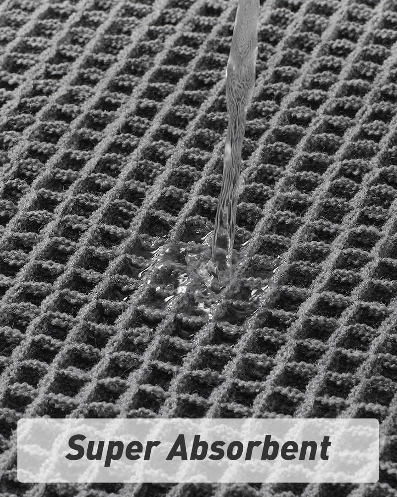 AMOAMI bath mat shows deep waffle design for quick water absorption