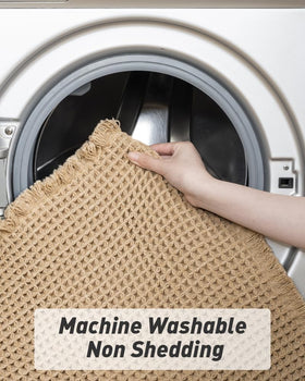 AMOAMI machine-washable mat simplifies cleaning and maintenance.
