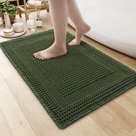 AMOAMI waffle bath mat with absorbent texture absorbs water quickly.
