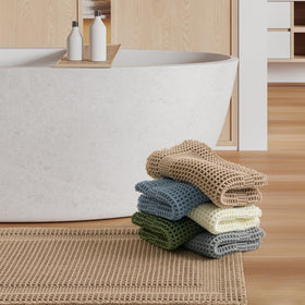 AMOAMI waffle bath mat in a bright bathroom scene highlights dryness and coziness.
