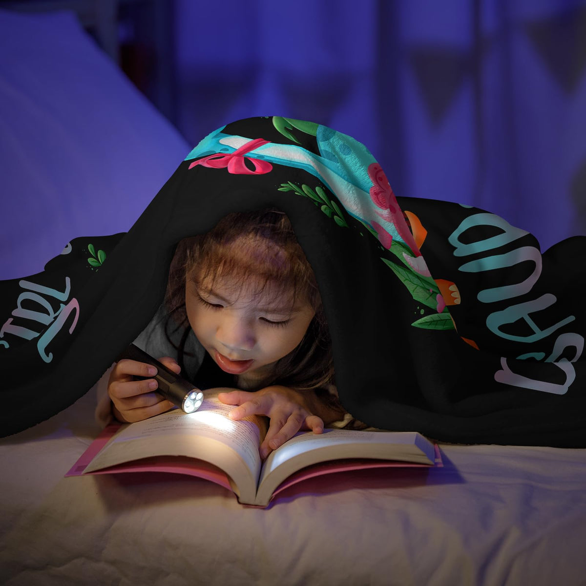 Amonee-YL dinosaur blanket suitable for outdoor use and camping adventures.