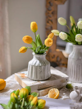 Amore Florals bendable steel-wire stems allow custom arrangements.