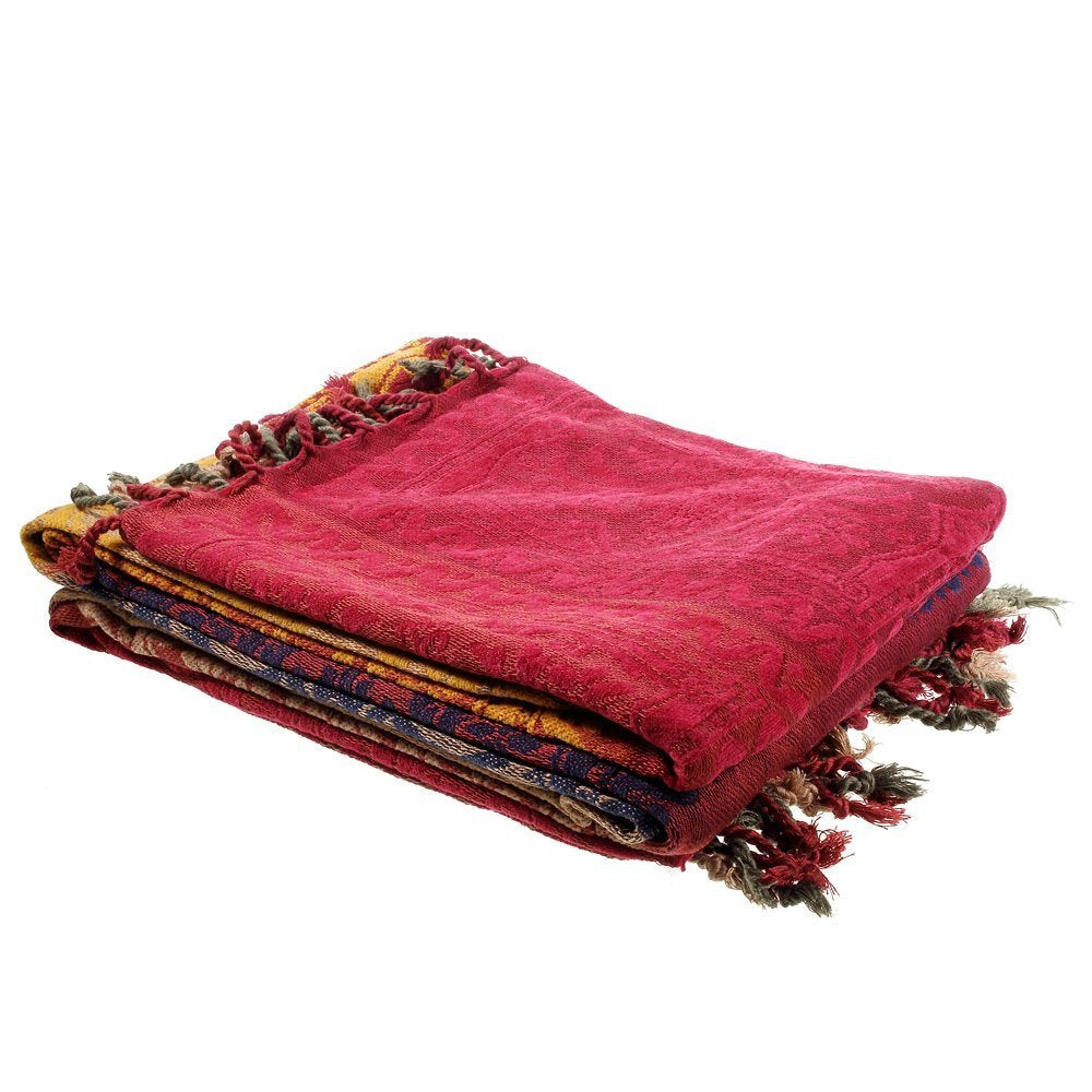 Amorus cozy gift-ready blanket perfect for seasonal gifting.