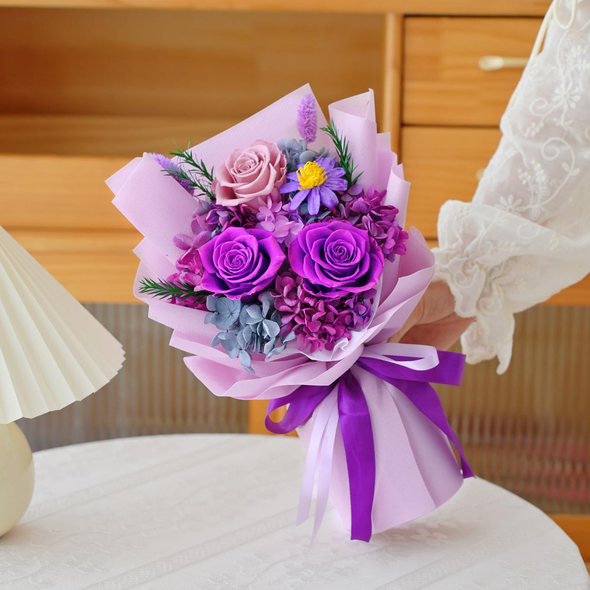 Amoueterno handmade bouquet featuring grade A roses for elegant gifting