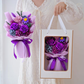 Amoueterno preserved roses 3-years showcase, ideal as a timeless gift