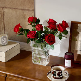AmyHomie red velvet roses for elegant wedding centerpieces that stay vibrant