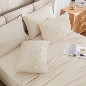 Andency flat sheet provides generous sizing for easy layering.