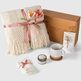 Anforsun ceramic mug with spoon and coaster for warm beverages.