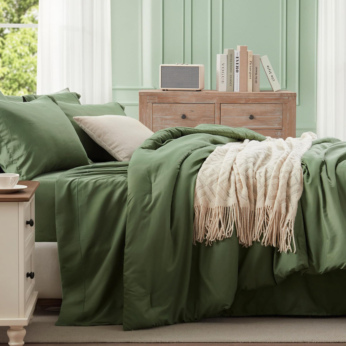 Anluoer pillow shams pair with the set; hotel-like finish and easy care.