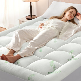 Anluoer Queen memory foam topper close-up showing plush comfort