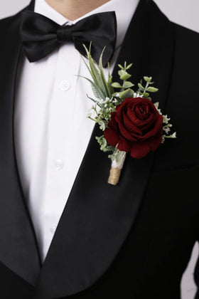 Ansofi wine-red boutonniere on display conveys ready-to-wear elegance