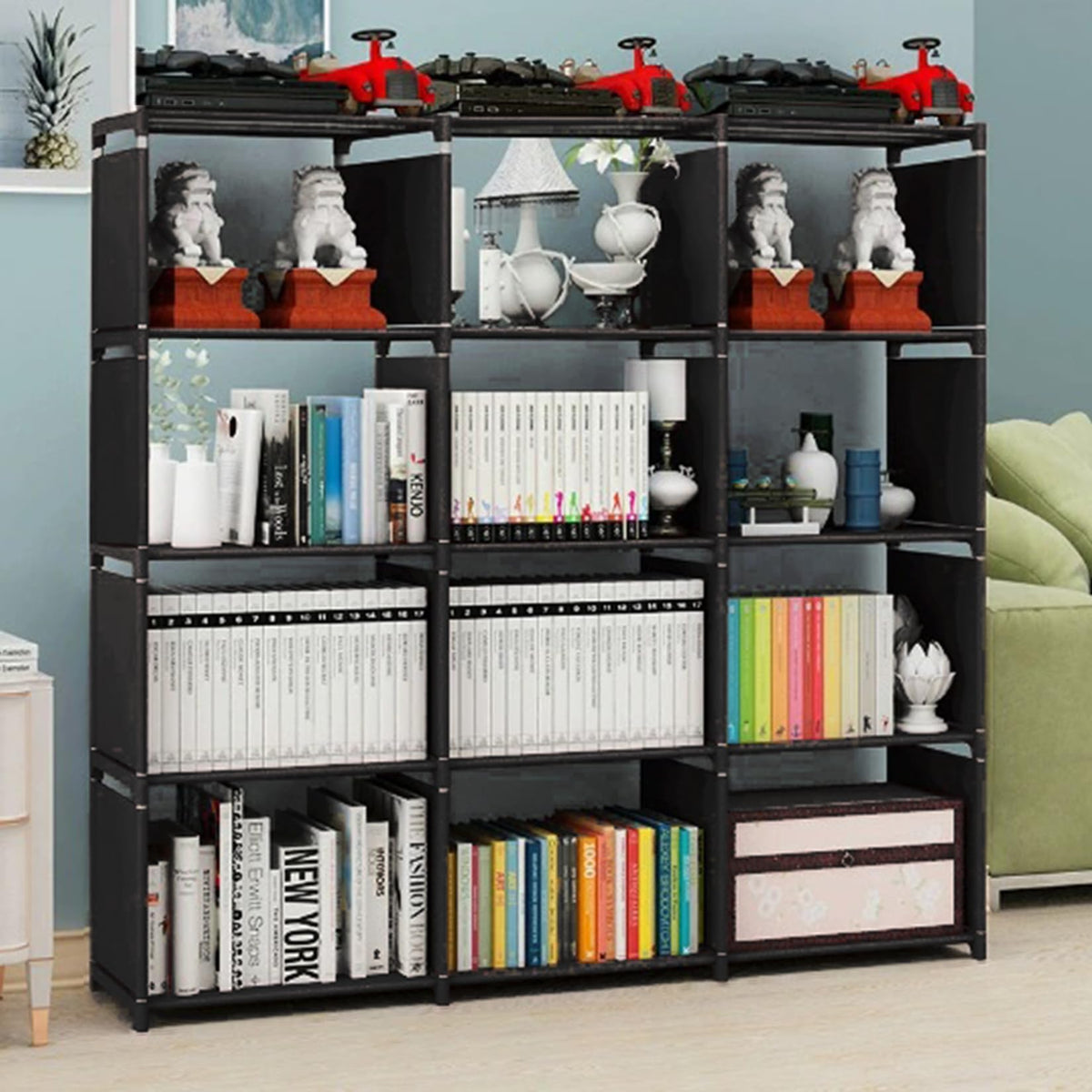 Aocoray 12-cube shelf expands to fit different room layouts.