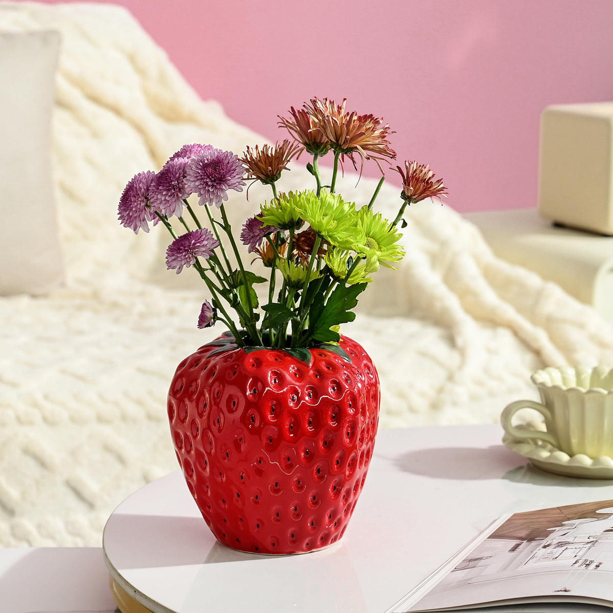 AOMOONOA strawberry vase highlighting green leaves and seeds for vivid decor