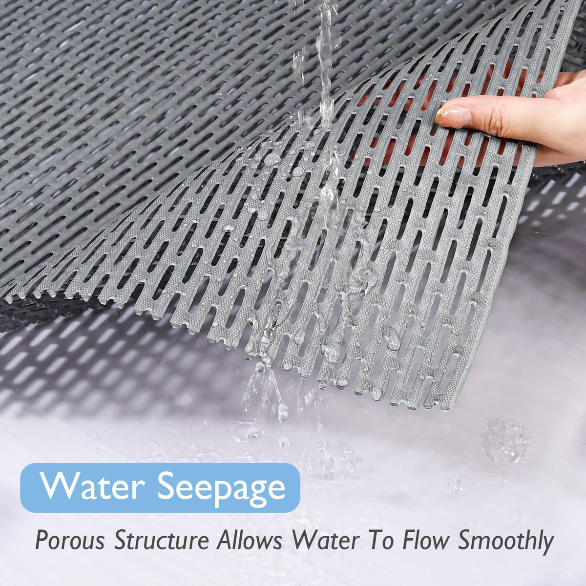 Aqzuxira plaid-pattern backing keeps the mat securely in place.