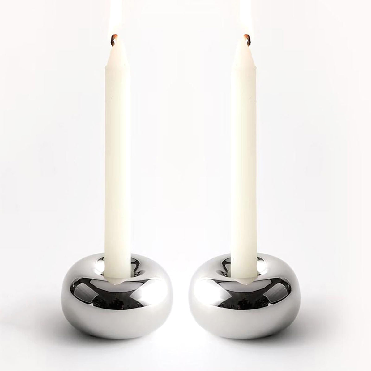 Ardax silver doughnut candlestick holders, front view, ideal for elegant mantle displays.