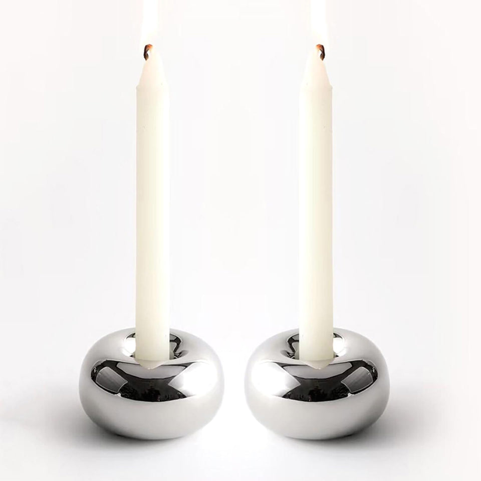 Ardax silver doughnut candlestick holders, front view, ideal for elegant mantle displays.