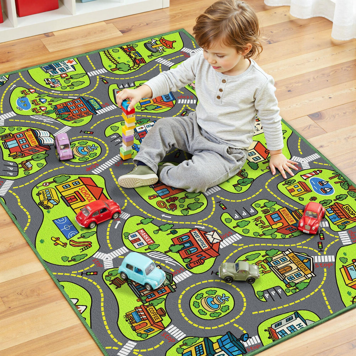 Arenarug 18-buildings-graphics help kids recognize locations during play.