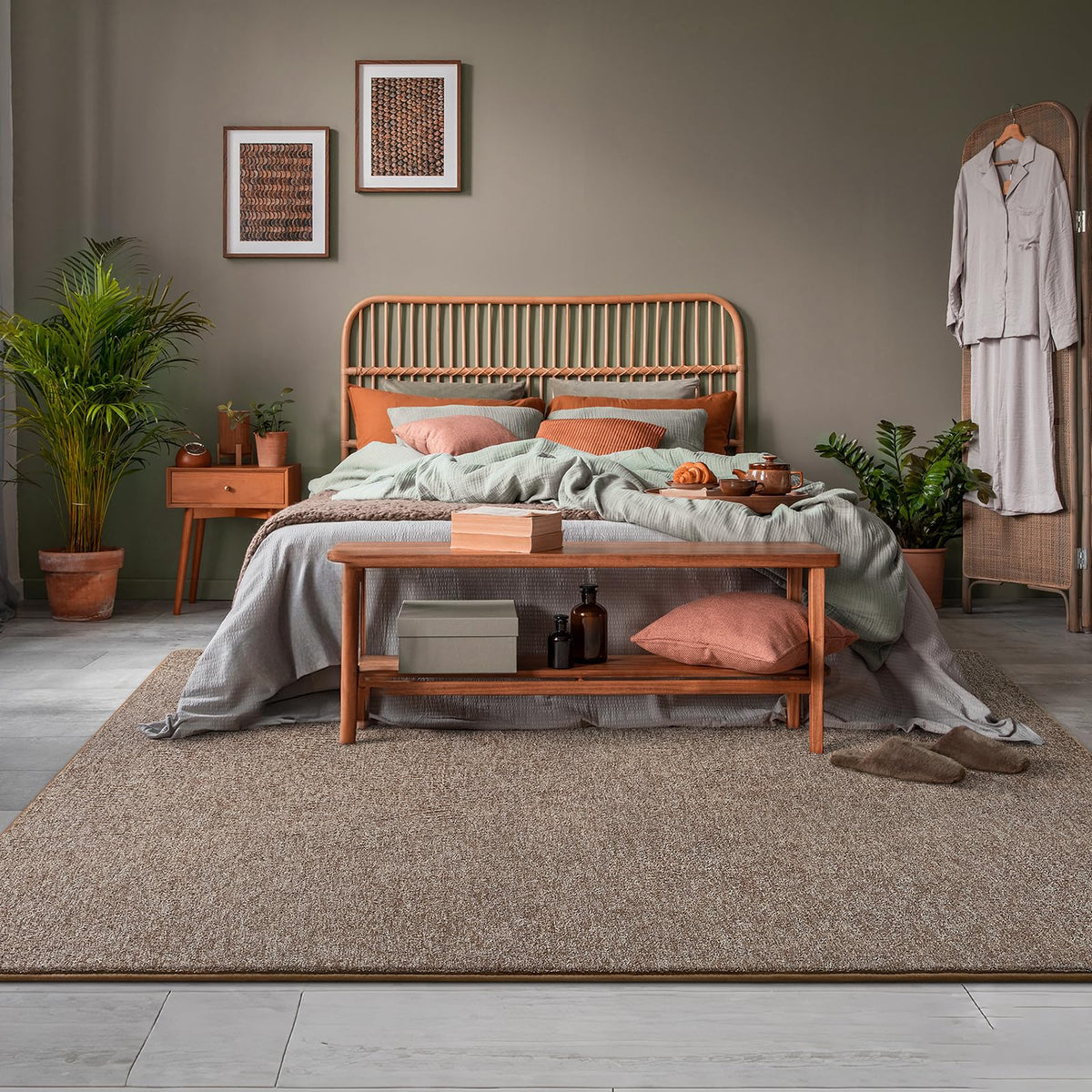 AROGAN living room rug with matte brown and white accents offers versatile style.