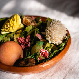 Aromatique potpourri in an elegant home setting with a gentle fragrance.