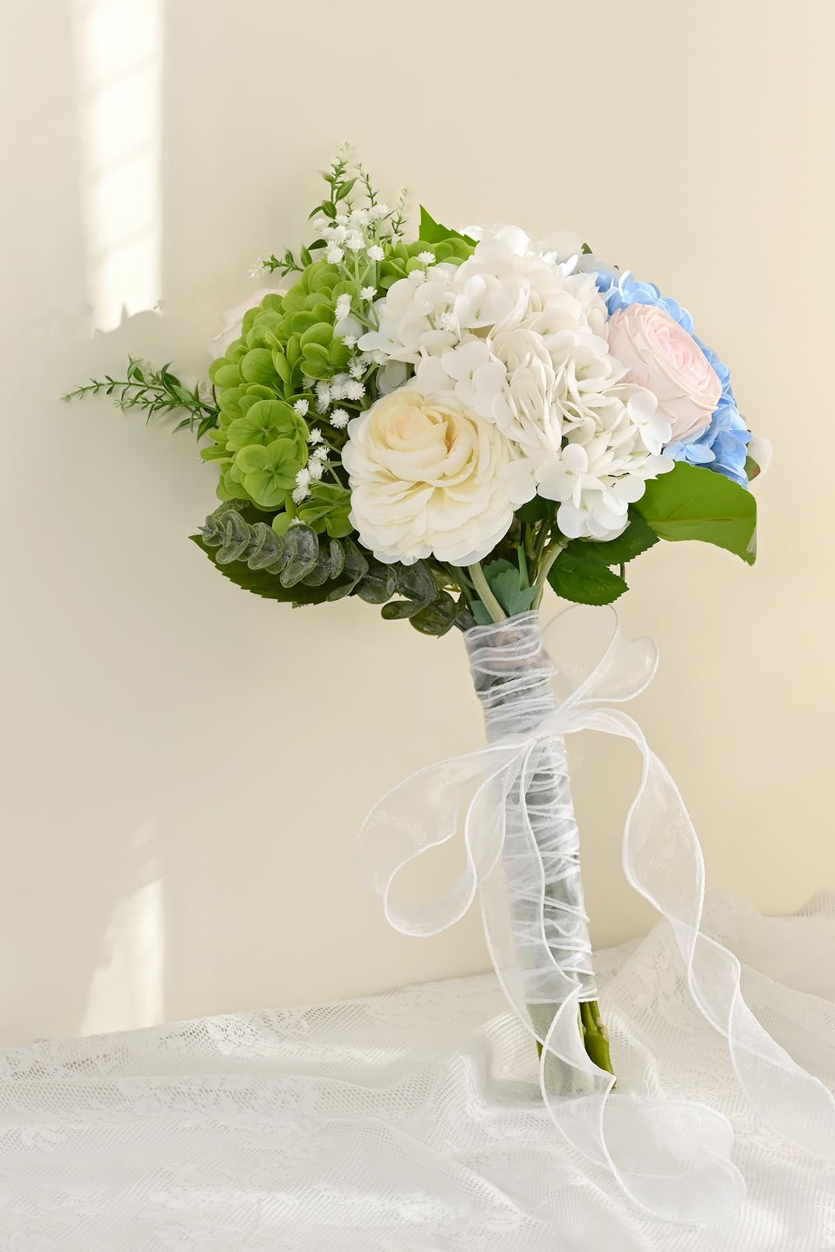 Artflower lifelike veins and texture enhance natural-looking arrangements.