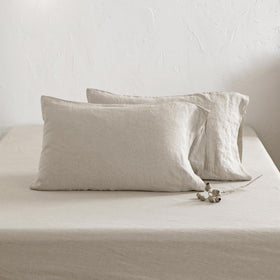 ATLINIA flat sheet in queen size 90x102 inches provides generous coverage.