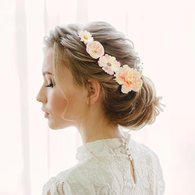 ATTGREAT craft-use bulk flowers offer versatile options for gift toppers and displays.
