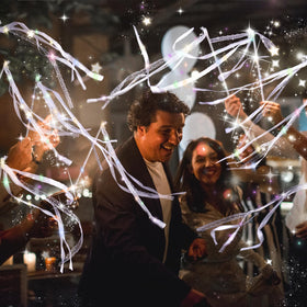 AUGFRYZIAN wedding wands provide eye-catching glow for photo moments