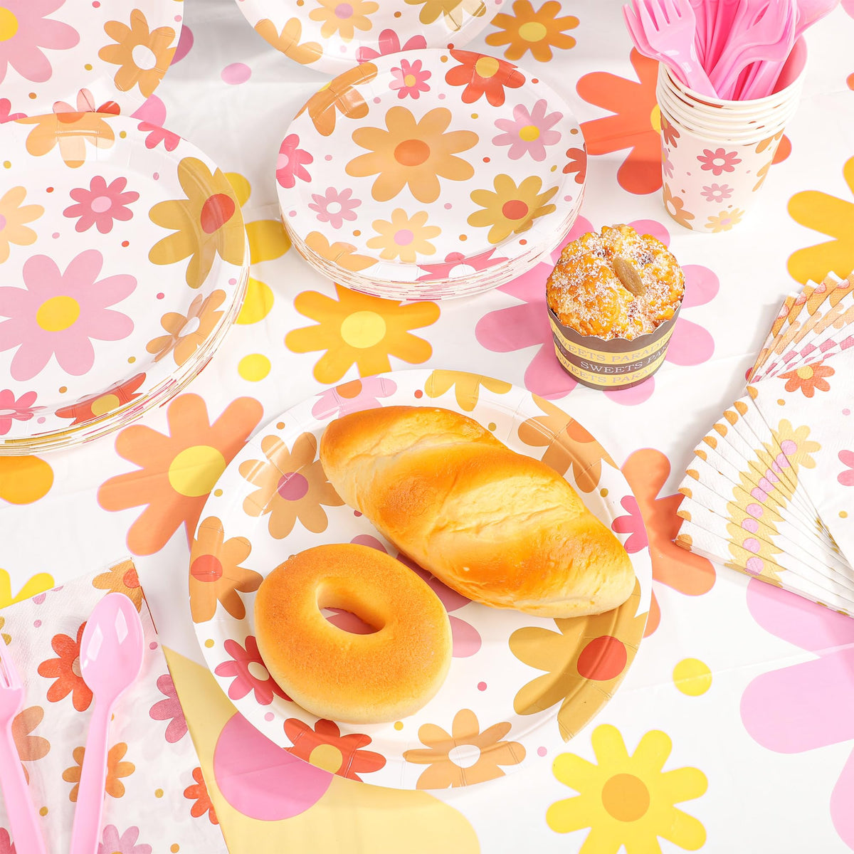 Augisteen Groovy Daisy cups hold beverages neatly with a festive floral touch