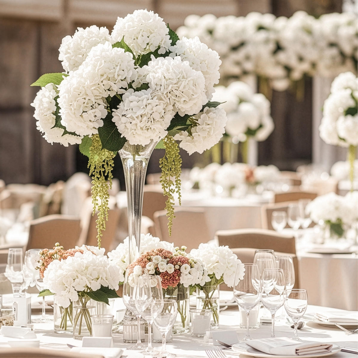 Auihiay ivory hydrangea floral bundle for DIY arrangements.